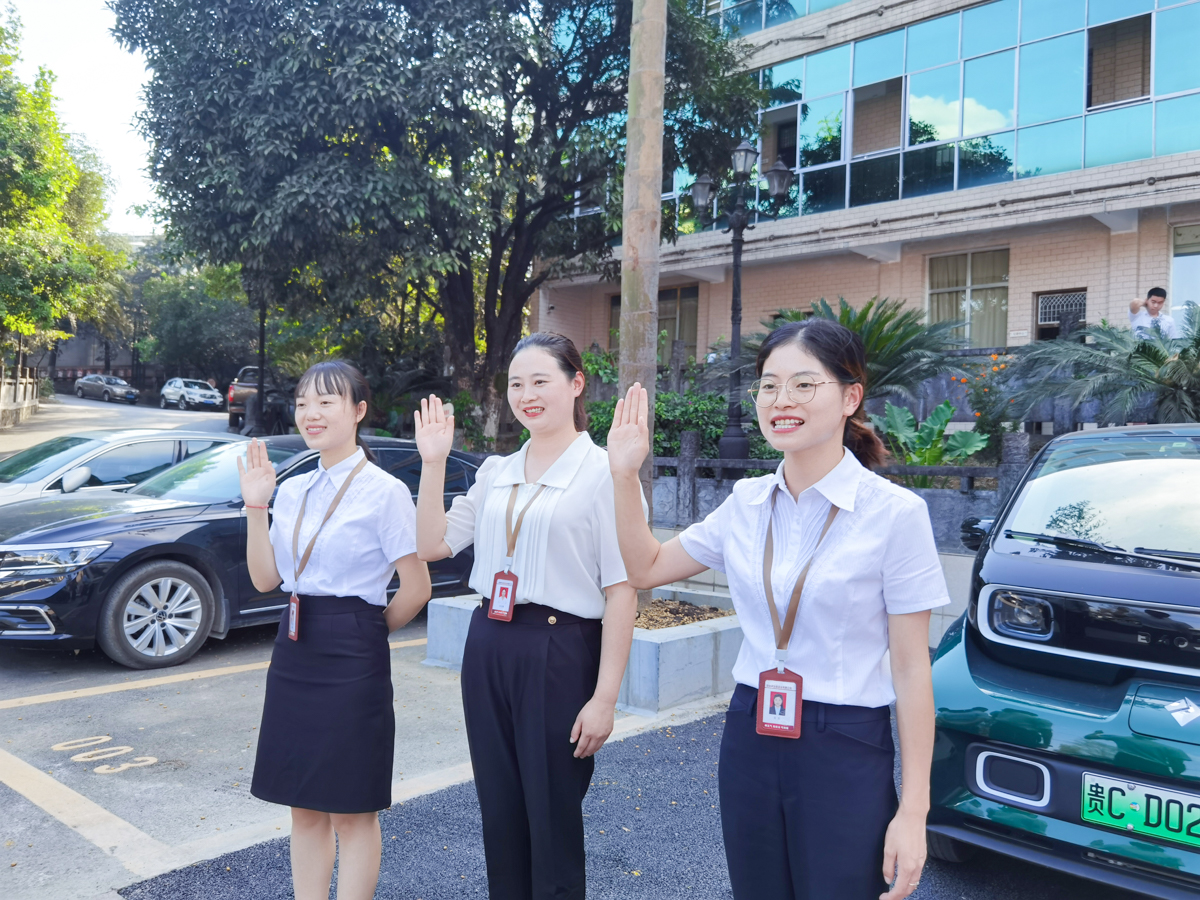 修齊禮儀師事務(wù)所貴州茅臺(tái)鎮(zhèn)國寶酒業(yè)禮儀培訓(xùn).jpg